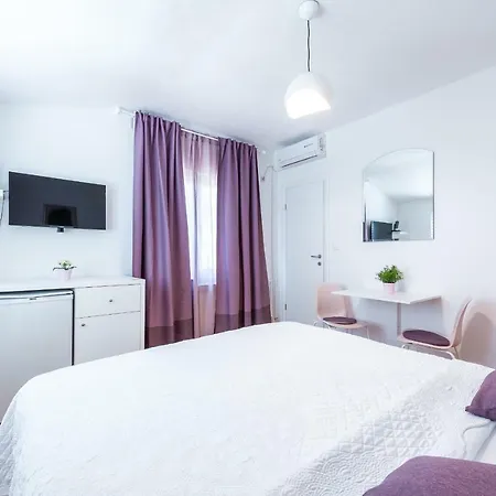 Casa de hóspedes Mimoza 3*